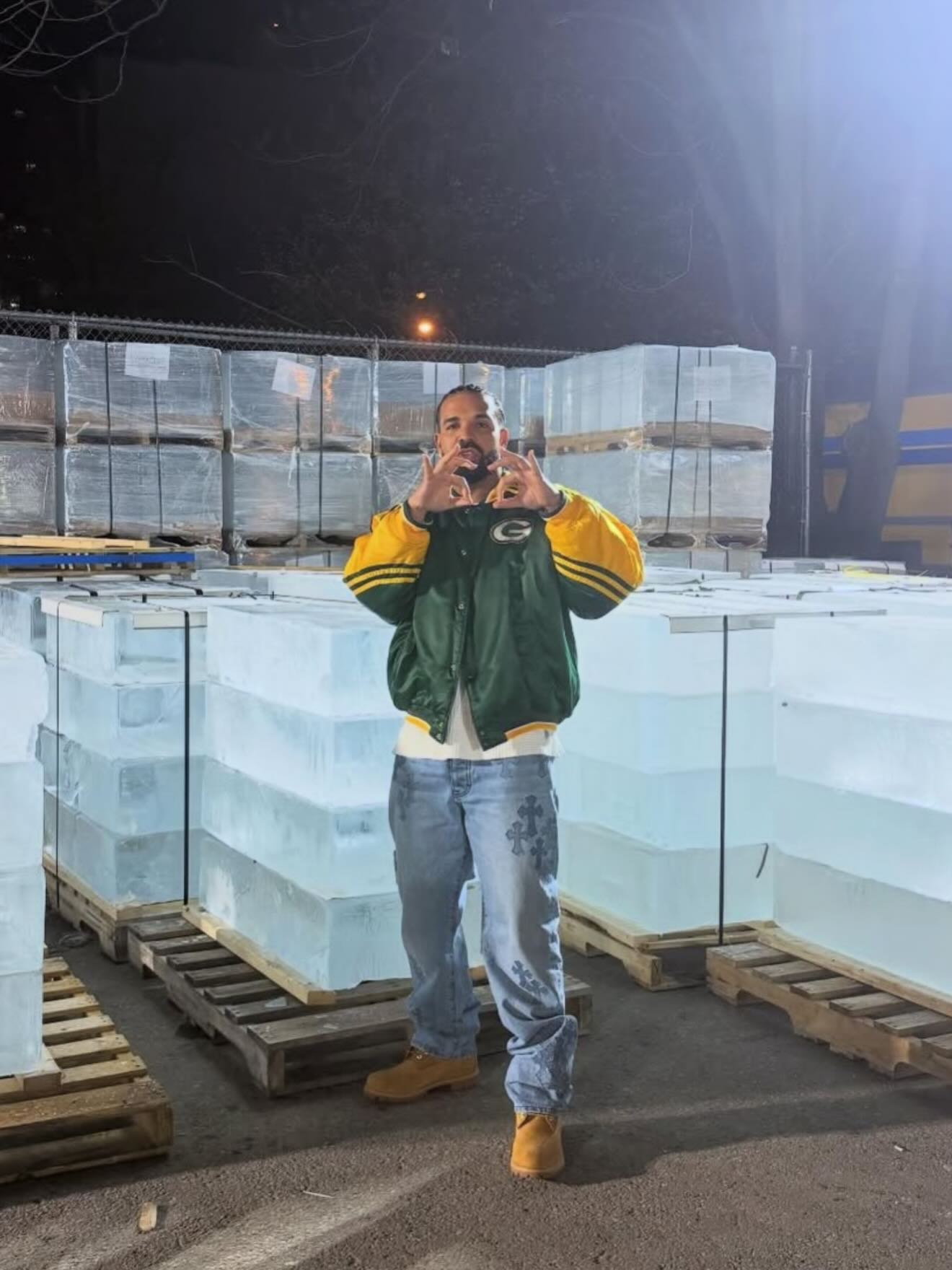 Fans surrounding the Drake Iceman ice structure